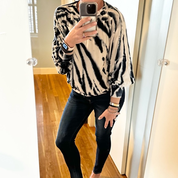 Young Fabulous & Broke Tie Dye Sweatshirt Size M Blue Cream EUC - Picture 5 of 14